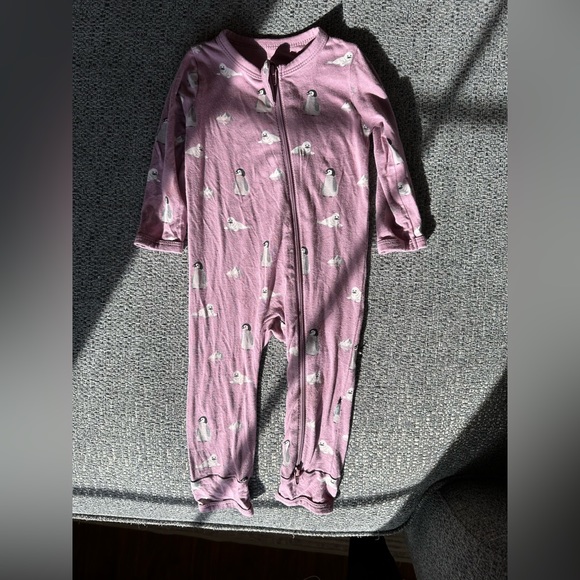 ⭐️SOLD⭐️ Kyte  baby artic mulberry zipper romper - Picture 1 of 4
